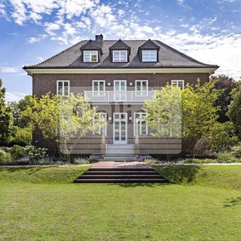 Bürovilla | Klimaanlage | Garage | Sicherheitssystem