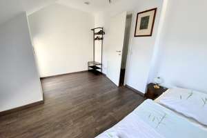 Möblierte  2,5 Zi. -Kuschlige Dachgeschoss-Oase mit Loggia in Ingolstadt Süd Ringsee – Geisenfelder Straße 21a, 85053 Südost, Ingolstadt – Vorschaubild 13