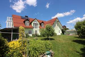 Top-gepflegtes 3-Familien-Haus in traumhafter Wohnlage von Regen – Die vollständige Adresse der Immobilie erhältst du vom Anbieter., 94209 Regen – Vorschaubild 3