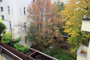 Stilvolle, geräumige und gepflegte 2-Zimmer-Wohnung mit Balkon und EBK in Charlottenburg, Berlin – Neue Kantstraße 11, 14057 Charlottenburg, Berlin – Vorschaubild 3