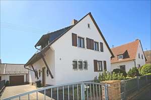 Raum für Ihre Familiengeschichte – sehr charmantes Einfamilienhaus mit großem Garten in Limburgerhof