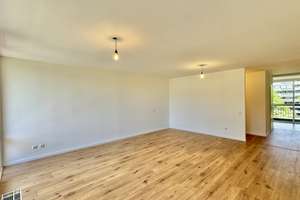 Vollständig renovierte 4-Zimmer-Wohnung im 3. OG mit 2 Balkonen und Garage in Köln-Weiden – Lübecker Str. 13, 50858 Weiden, Köln – Vorschaubild 9