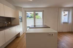 Helle und moderne 3-Zi.-Whg., EBK, Stellplatz, Balkon(-kraftwerk), uvm...