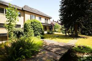 Außergewöhnliches Anwesen mit Galerie, Bürotrakt und Garten nach dem Vorbild des Japanischen Gartens