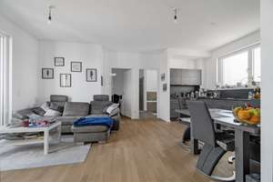 Modernes Wohnen am Wasser - Hochwertige Dachgeschosswohnung mit Dachterrasse, Aufzug und Wasserblick