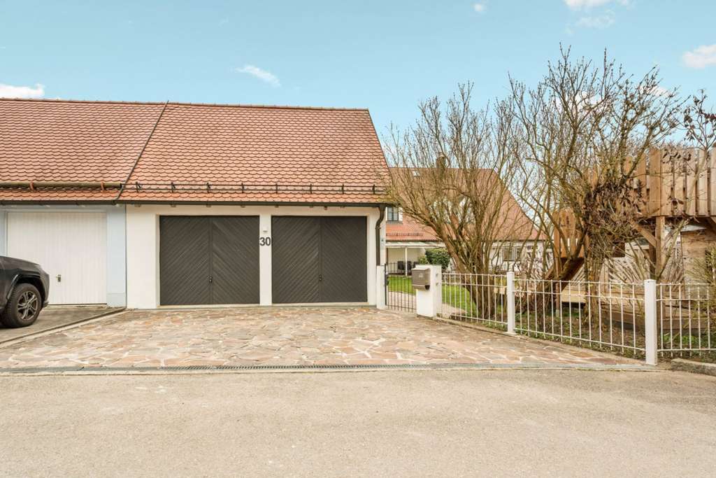 Immobilie in Bergkirchen - ANKOMMEN, VERLIEBEN, ZUHAUSE SEIN – MODERNE XL-DOPPELHAUSHÄLFTE AM FELDRAND IN GÜNDING - Bild 2