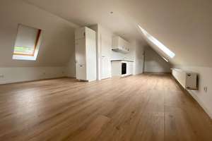 Exklusive 2 Zimmer DG-Wohnung + Einbauküche in Hanau Stadtmitte (nähe Klinikum) – In den Türkischen Gärten 20, 63450 Innenstadt, Hanau – Vorschaubild 2