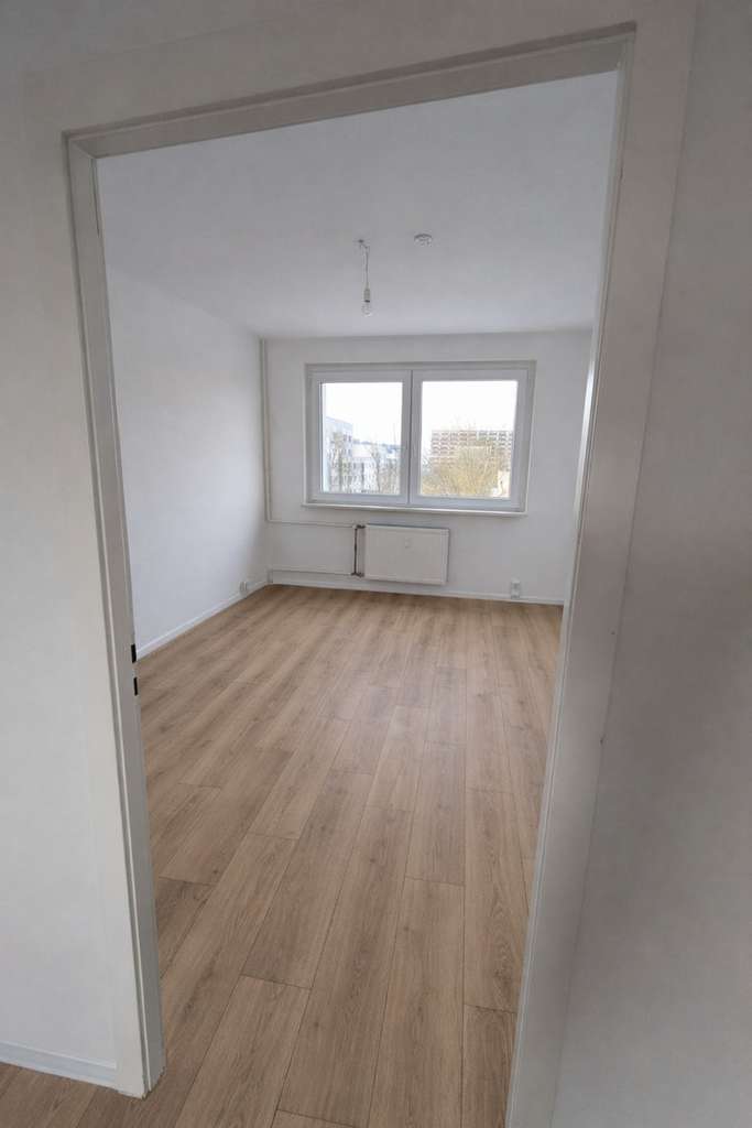 Immobilie in Waren (Müritz) - Perfekt für Eigennutzer oder Kapitalanleger - 3-Zimmer-Wohnung mit Seeblick - Bild 0