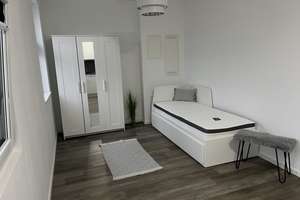 Neubau- 1-Zimmer-Wohnung mit moderner Innenausstattung in Köln -Wesseling ; Rheinnähe & Möbliert  – An den Hochgärten 4, 50389 Wesseling – Vorschaubild 2
