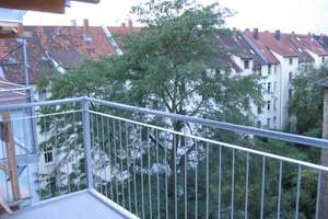Schöne 2,5 Zimmer Maisonette mit Balkon in ruhiger Lage zu vermieten !