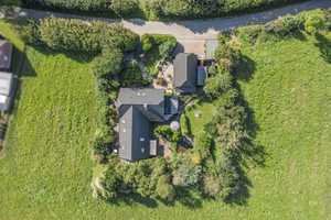 Grünes Wohnen: Geräumiges Einfamilienhaus mit zwei bezugsfertigen Einliegerwohnungen – Rendsburg-Eckernförde (Kreis) – Vorschaubild 1