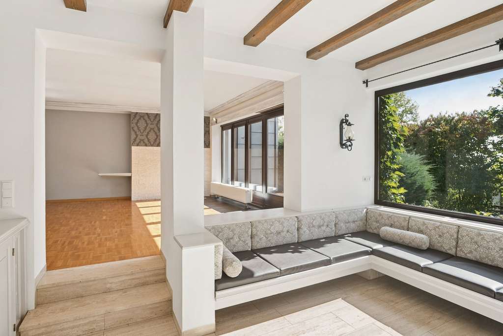 Immobilie in Eggenfelden - Wohnhaus mit Einliegerwohnung, ca. 300m². Grundstück mit Waldhütte am Bach ca. 1.700 m2 - Bild 4