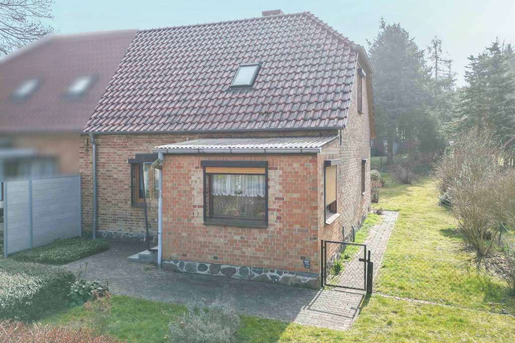 Immobilie in Groß Nemerow - Gemütliches Zuhause mit Potential- Doppelhaushälfte mit großem Grundstück - Bild 0