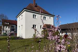 „Seltene Gelegenheit in zentraler Lage! EFH mit großem Grundstück und vielseitigem Potenzial“ – Die vollständige Adresse der Immobilie erhältst du vom Anbieter., 91325 Adelsdorf – Vorschaubild 1