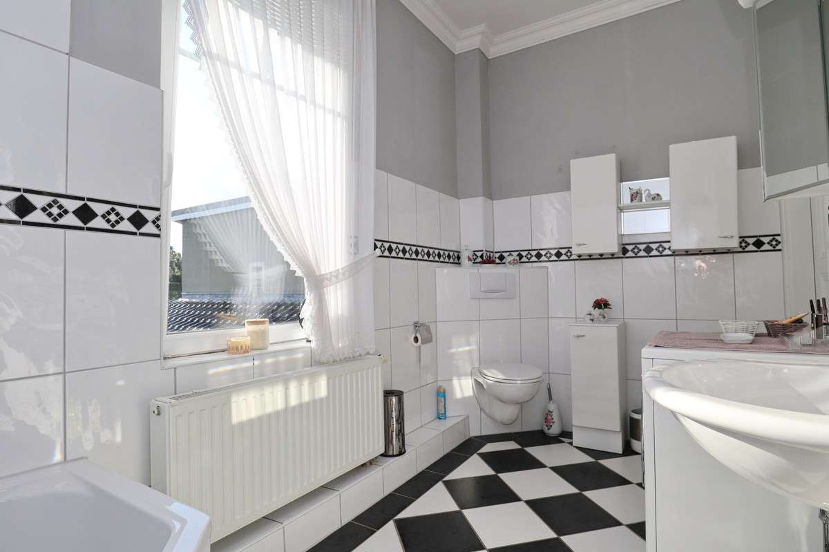 Immobilie in Kellinghusen - Stilvolle und großzügige Altbauvilla in Kellinghusen – als Ein- oder Zweifamilienhaus nutzbar - Bild 5