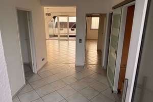 Charmante Dachgeschosswohnung im Herzen von Lüdenscheid – 3 Zimmer, Balkon und Aufzug – Die vollständige Adresse der Immobilie erhältst du vom Anbieter., 58511 Lüdenscheid – Vorschaubild 1