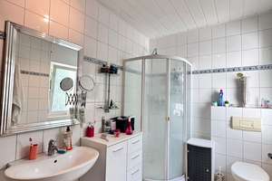 Charmanter Bungalow als 1–2 Familienhaus + UG. Toplage am Bachlauf & im Zentrum von Bad Oeynhausen! – Die vollständige Adresse der Immobilie erhältst du vom Anbieter., 32545 Bad Oeynhausen – Vorschaubild 14