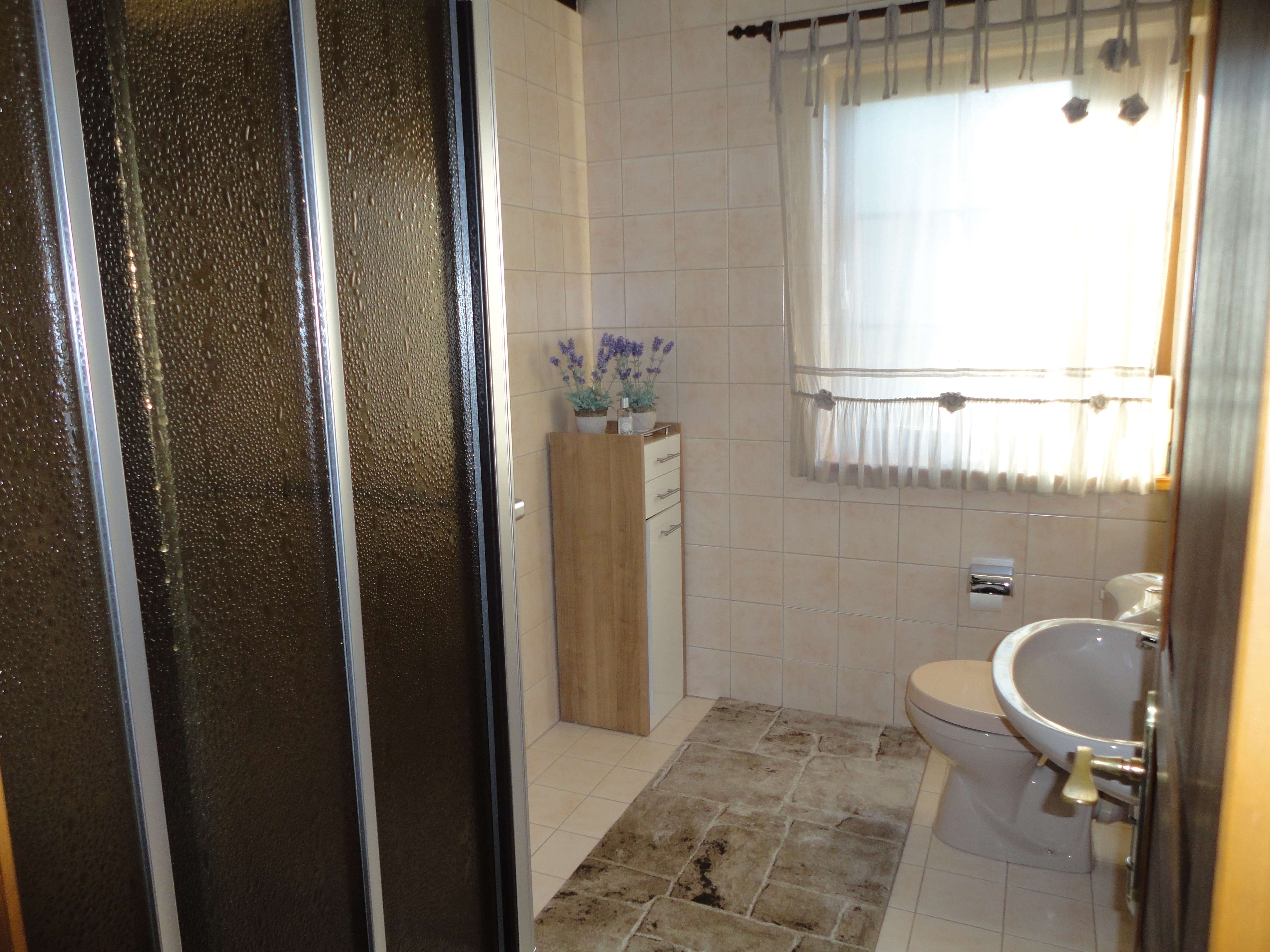 Immobilie in Herbolzheim - Großzügiges Einfamilienhaus Herbolzheim Wagenstadt mit Einliegerwohnung und Doppelgarage - Bild 0