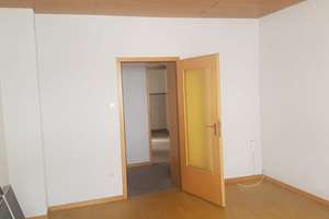 Sehr günstige und gepflegte Wohnung mit zwei Zimmern und Balkon !!!