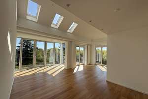 Attraktive Wohnung mit viel Platz und Blick in die Rheinauen