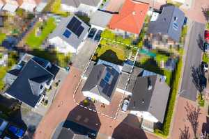 Elmpt: Pflegeleicht + Kompakt + PV-Anlage + Zwei Garagen – Joseph Beuys Weg 6, 41372 Viersen (Kreis) – Vorschaubild 2