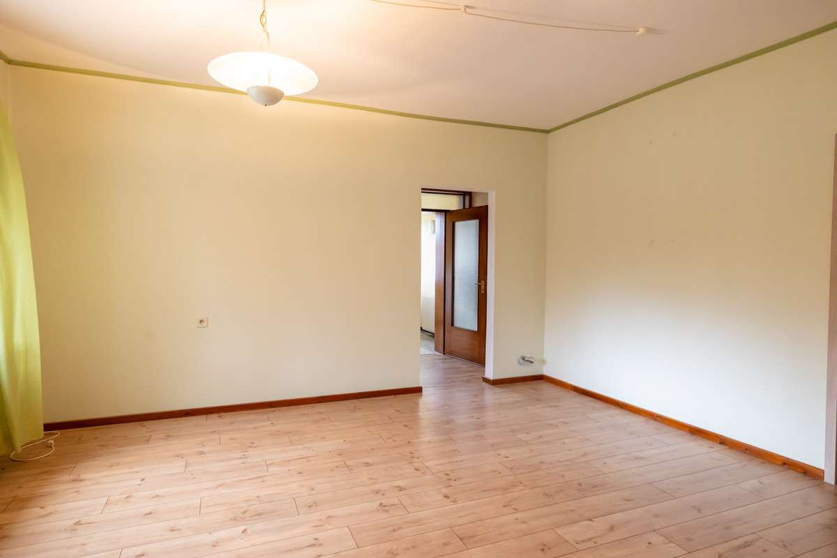 Immobilie in Ganderkesee - *** RIESIGE WOHNUNG - eigener DACHBODEN - eigener KELLER - eigenes TREPPENHAUS - DACHTERRASSE *** - Bild 2