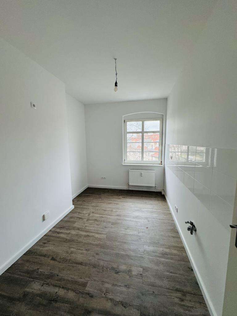 Immobilie in Hennigsdorf - Henningsdorf: Großzügige 4-Zimmer- Wohnung - frei - Bild 2