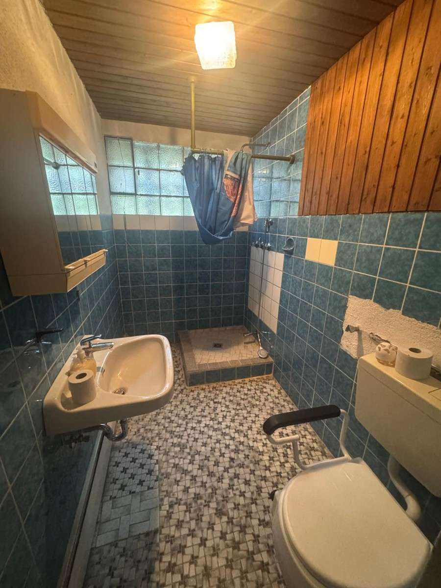 Immobilie in Herborn - Renovierungsbedürftiges Einfamilienhaus mit Potenzial in ruhiger Lage von Herborn-Seelbach - Bild 0