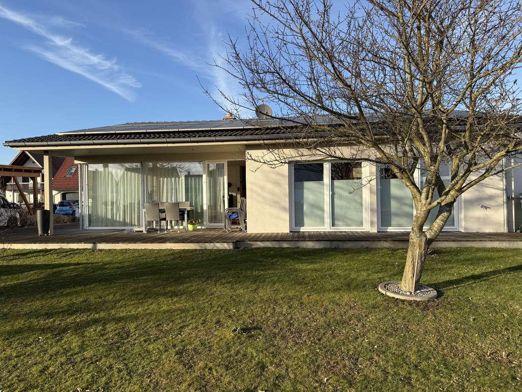 Immobilie in Kutzenhausen - Einfamilienhaus-Bungalow mit Doppelgarage auf 652 m² Grundstück in Kutzenhausen-Maingründel - Bild 0