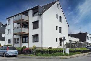 Lichtdurchflutete Obergeschosswohnung mit Balkon – Wohnen in Mülheim