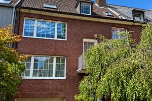 Großzügige Immobilie mit 3 Wohneinheiten, Innenhof und Garage im Düsseldorfer Zooviertel