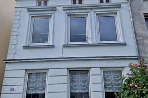 Mehrfamilienhaus in Lübeck: Vielseitiges Objekt mit sechs Zimmern