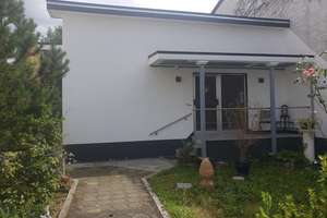 Gemütlicher Bungalow, sehr zentral, großer Garten und Nebengebäude – Die vollständige Adresse der Immobilie erhältst du vom Anbieter., 68623 Lampertheim – Vorschaubild 1