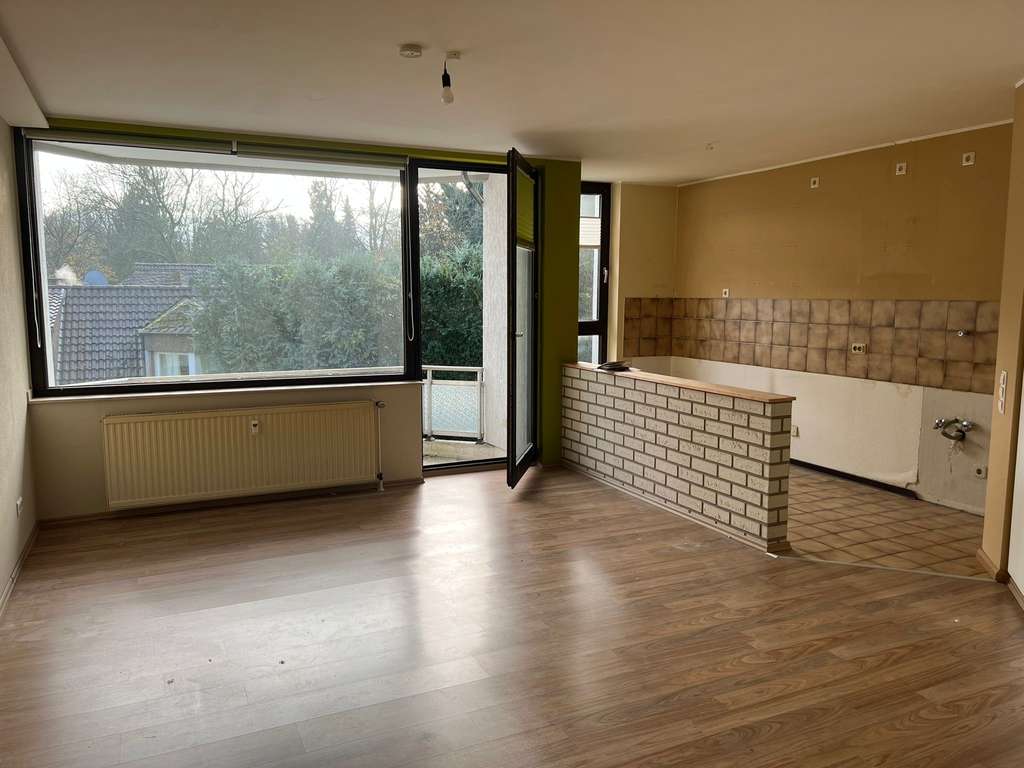 Gut geschnittene Single-Wohnung mit Balkon und Tiefgaragenstellplatz