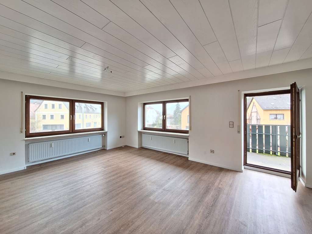 Immobilie in Weigendorf - Renovierungsbedürftiges Zweifamilienhaus mit Einliegerwohnung, Garten und 2 Stellplätzen - Bild 3