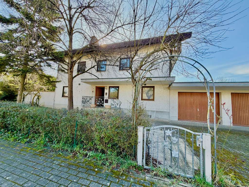 Immobilie in Sasbach am Kaiserstuhl - Großes Einfamilienhaus in Sasbach - Bild 1