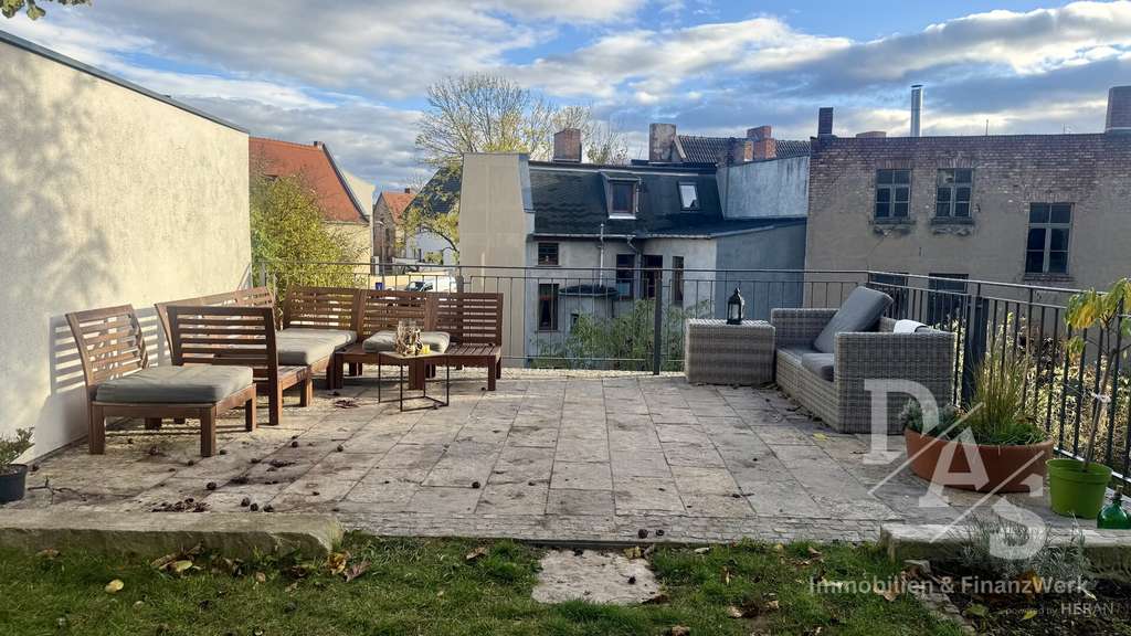 Immobilie in Bernburg - Liebevoll gepflegtes, vollvermietetes Mehrfamilienhaus mit 4 Wohneinheiten mit Schlossblick - Bild 1