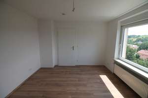 Ruhig wohnen in der Stadt
3-Zimmer-Wohnung mit Balkon und herrlichem Ausblick – auch ideal für Eige – Die vollständige Adresse der Immobilie erhältst du vom Anbieter., 94034 Grubweg, Passau – Vorschaubild 5