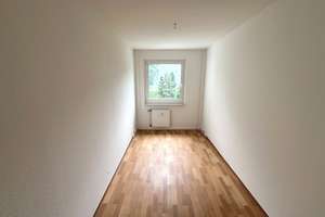 Wohnen, wie es zum Leben passt – 4 Räume mit Balkon! – Otto-Rothe-Str. 37, 7549 Lusan-Brüte, Gera – Vorschaubild 2