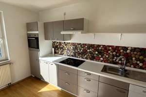 Bezugsfreie 2 Zi.- ETW mit Loggia & Aufzug zu verkaufen