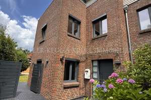modernes zum Garten ausgerichtetes Einfamilienhaus an der Grenze Niendorf/Groß Borstel