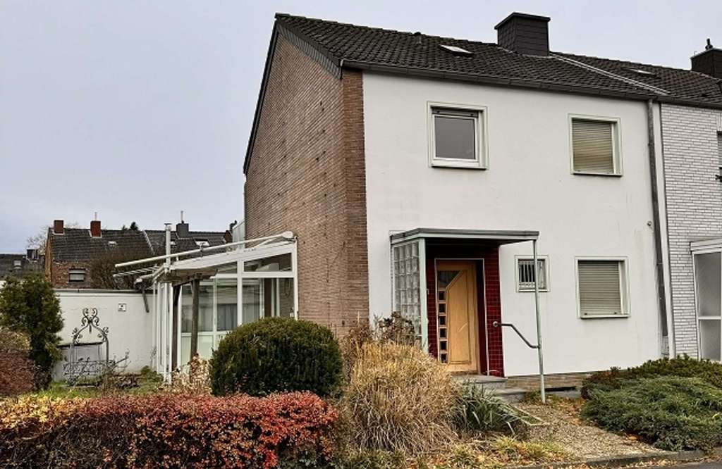 Raumwunder in Traumlage: REH mit 3 Schlafräumen, einem riesigen Wohnbereich + Garage + Wintergarten