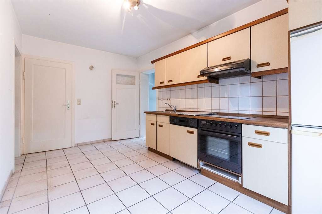 Immobilie in Raunheim - Jung & Kern Immobilien - Einfamilienhaus auf großem Grundstück - mit viel Potenzial - Bild 2