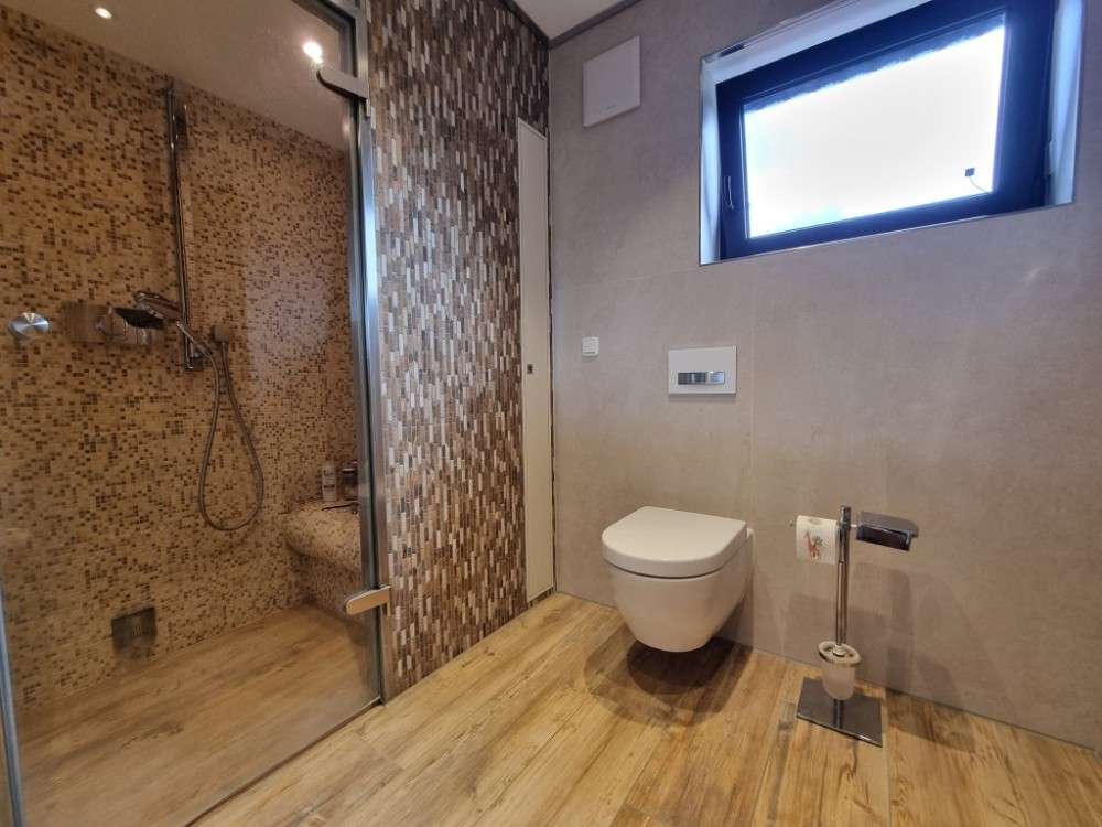 Immobilie in Litzendorf - Liebevoll modernisiertes Wohnhaus 
mit großzügiger Architektur und Panoramablick  - Bild 0