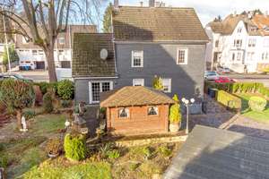 FREISTEHENDES 1-FAMILIENHAUS  PLUS SEPARATEN APARTMENT, DOPPELCARPORT, GRUNDSTÜCK 823m² IN SOLINGEN – Die vollständige Adresse der Immobilie erhältst du vom Anbieter., 42659 Solingen-Mitte, Solingen – Vorschaubild 5