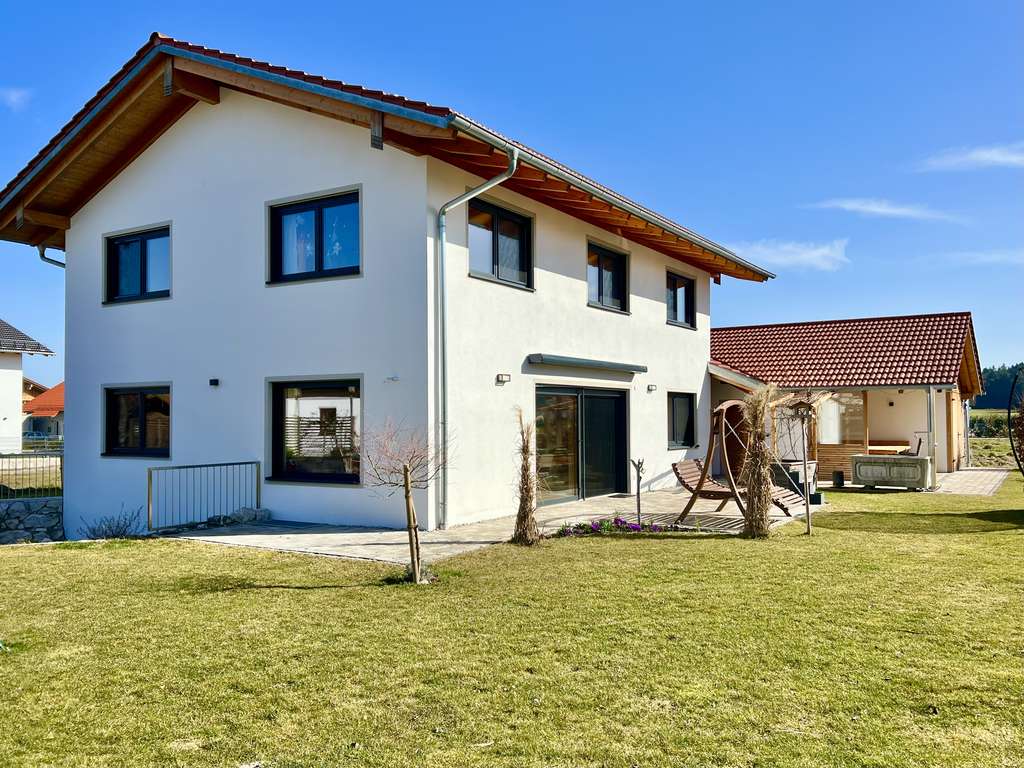 Immobilie in Kirchweidach - NEUWERTIGES EINFAMILIENHAUS IN TOPLAGE VON KIRCHWEIDACH - Bild 0