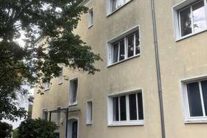 Kreative Leute aufgepasst, hübsches kleines Dachgeschoß mit kleiner Loggia offen!