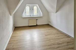 *MK IMMOBILIEN* Modernisiert! Großzügige 3-Raum-Dachgeschosswohnung in der Krämpfervorstadt! – Iderhoffstraße 45a, 99085 Krämpfervorstadt, Erfurt – Vorschaubild 2