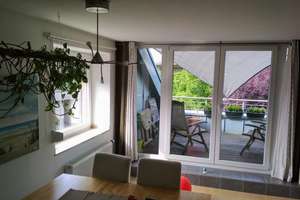 PROVISIONSFREIE Teilrenovierte Dachgeschosswohnung mit großzügiger Loggia