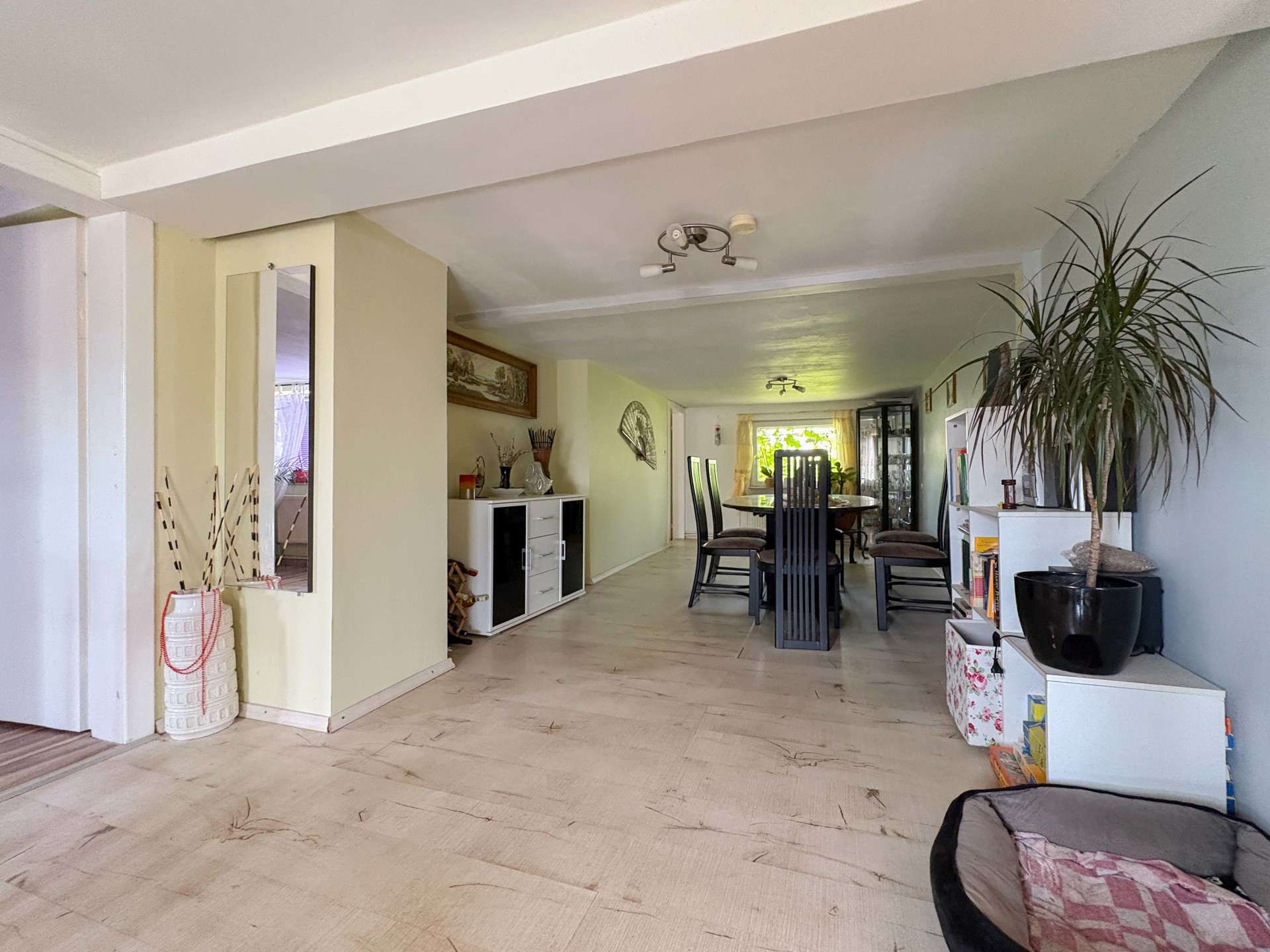 Immobilie in Daaden - Solide Doppelhaushälfte mit mediterranem Gartenflair 
in zentraler Lage! - Bild 2